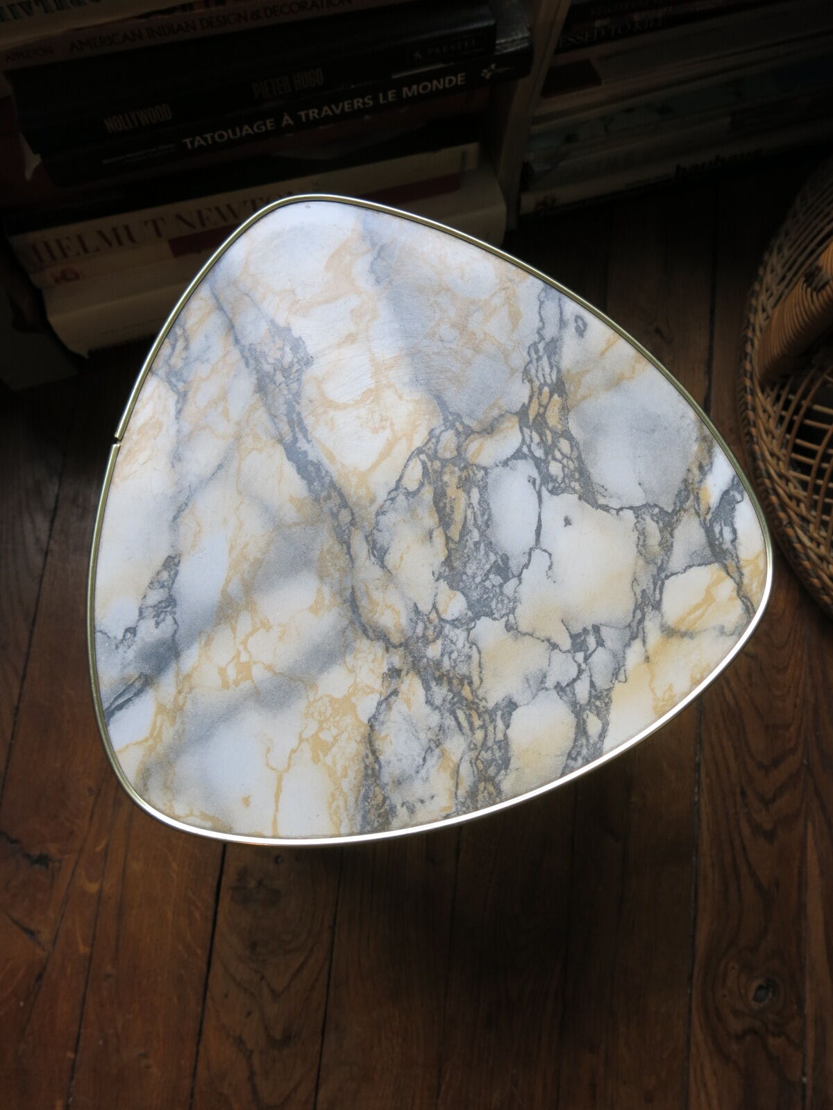 Small tripod table compass feet in formica marbled effect and brass strapping Vintage 50s 60s