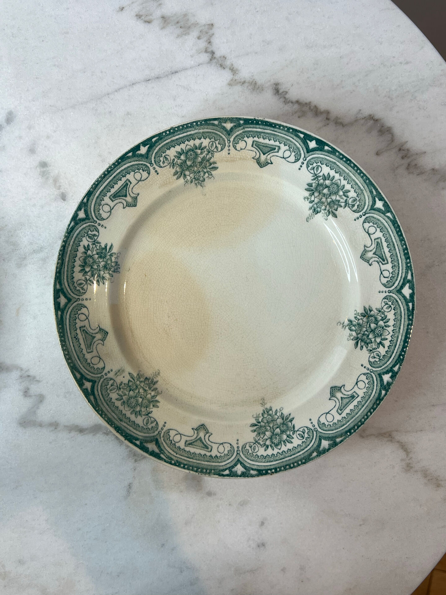 Set of 6 flat plates, ironstone Narcisses Onnaing.