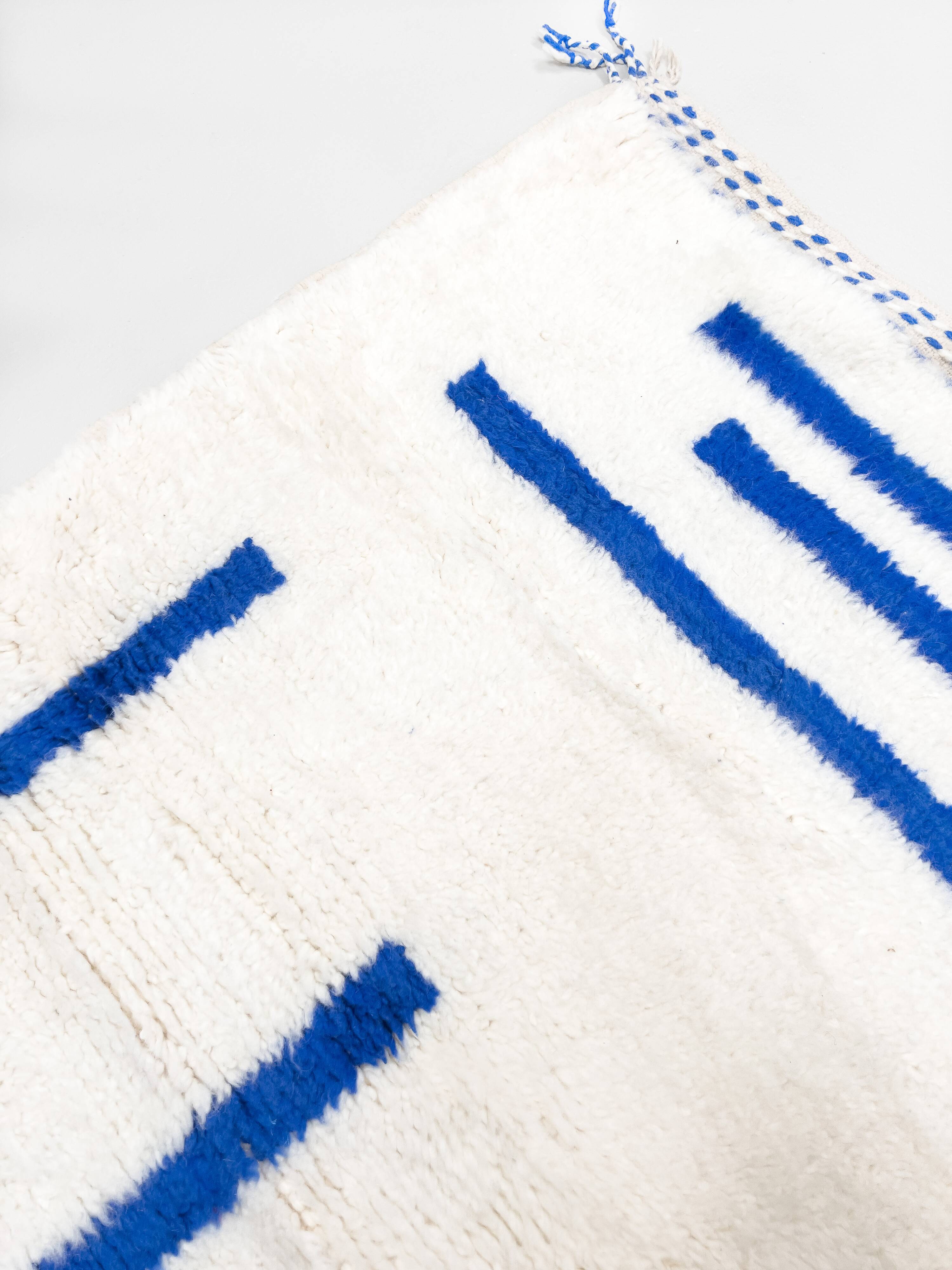 Beni Ouarain Berber rug with Majorelle blue patterns, 1.49 x 1.03 m