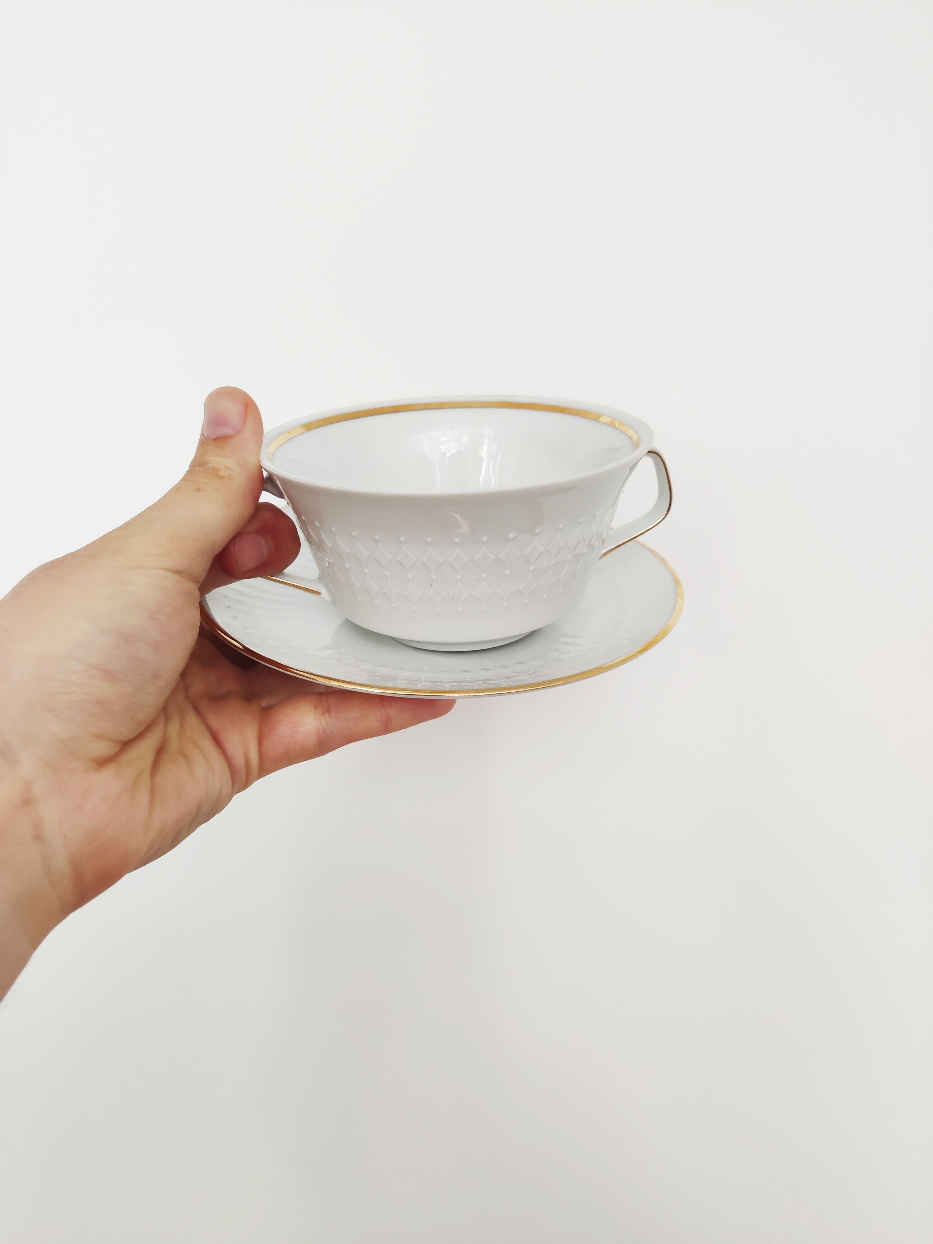 6 tasses et soucoupes à thé