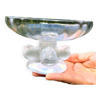 Lalique France. superb empty pocket cup on bird stand