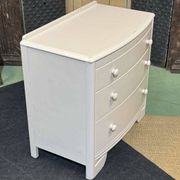 Small English chest of drawers from the 1960s in oak.