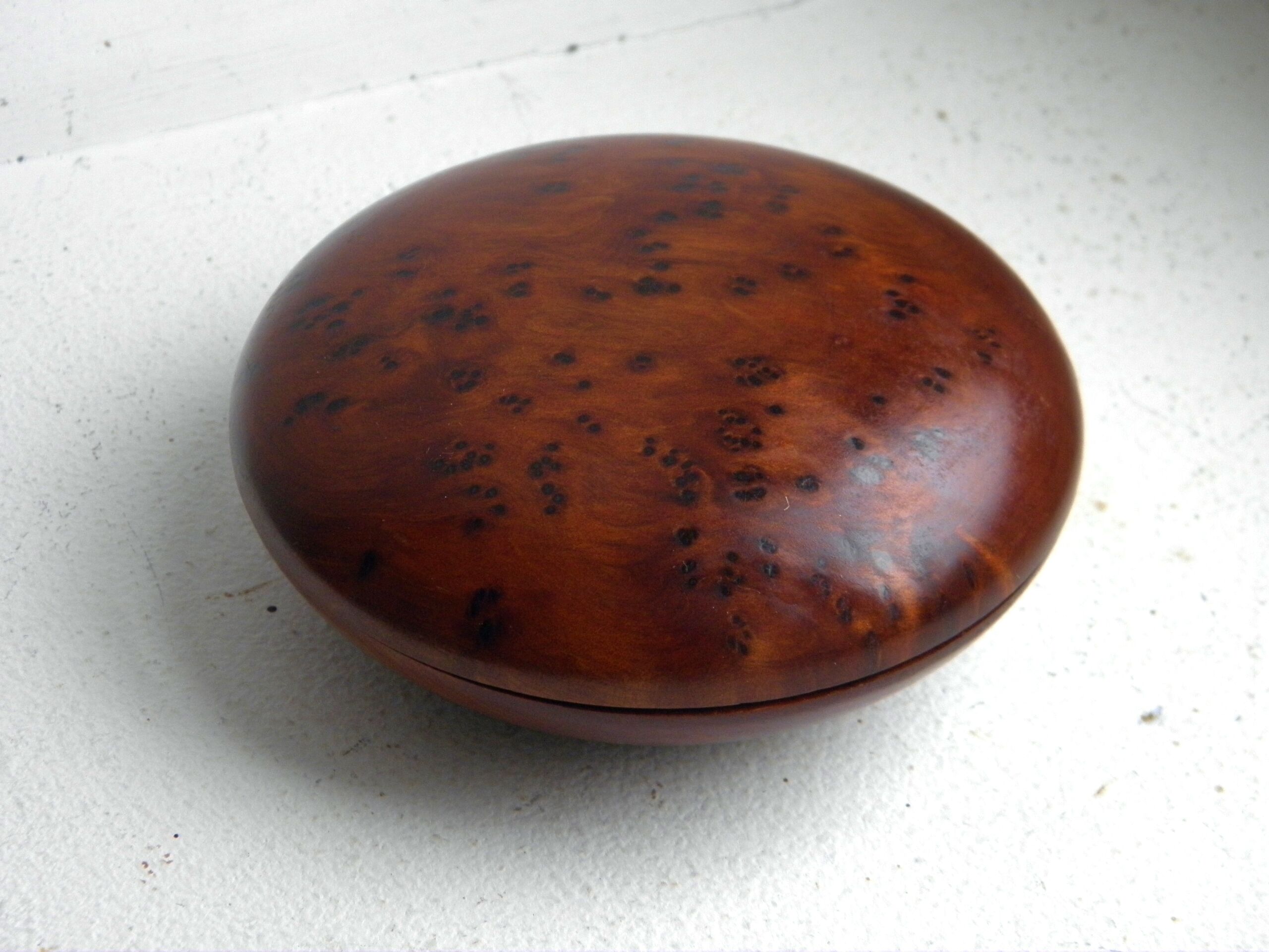 Three boxes in thuya magnifying glass