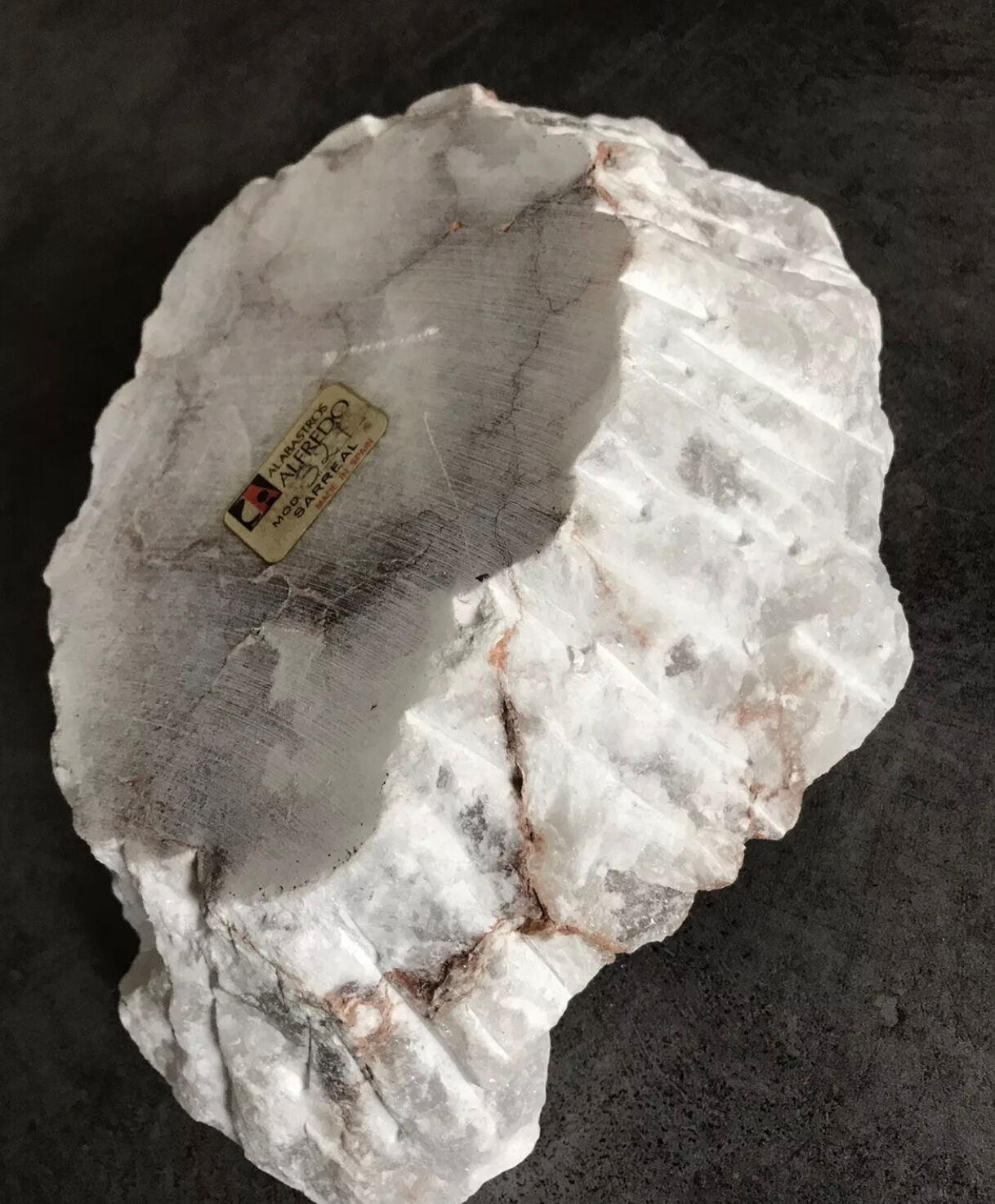 Ashtray in alabaster of Alfredo Albastros mod.327