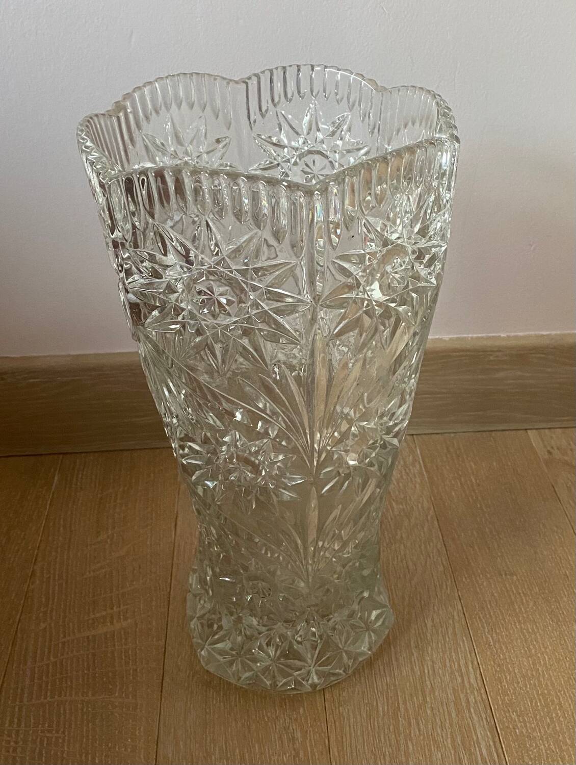 Chiseled glass vase