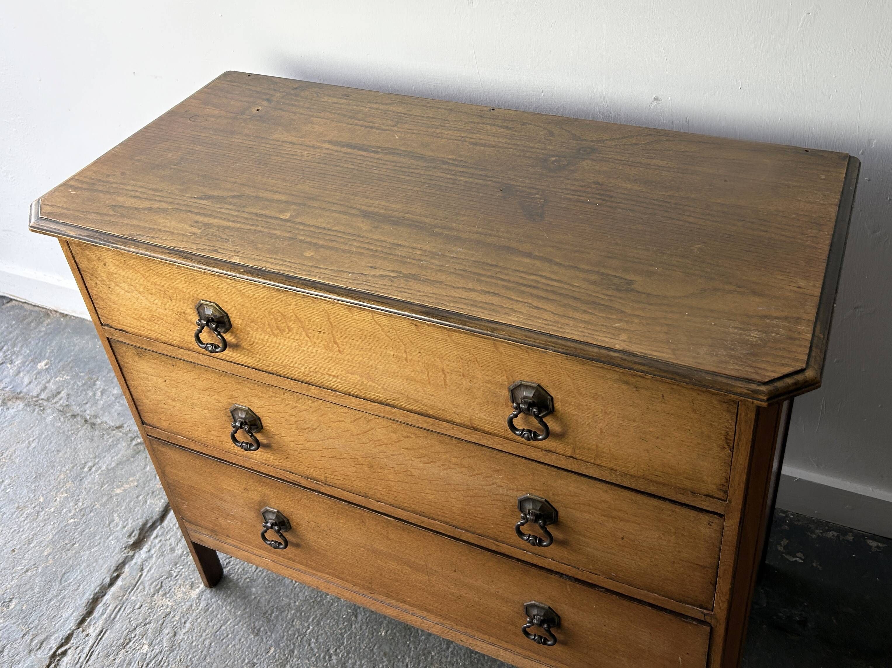 1940s vintage small Georgian style oak chest of drawers