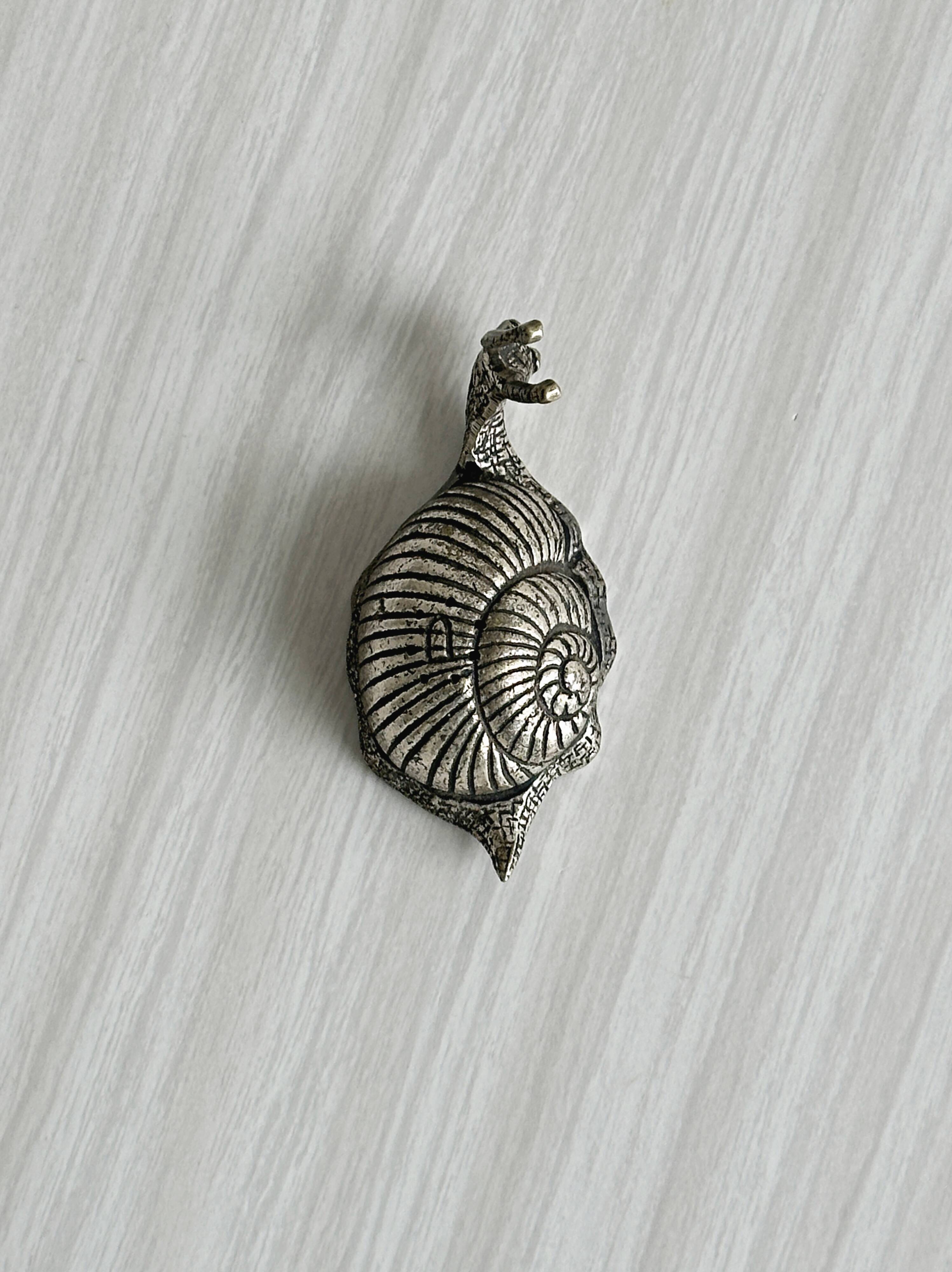 Snail salt or pepper shaker