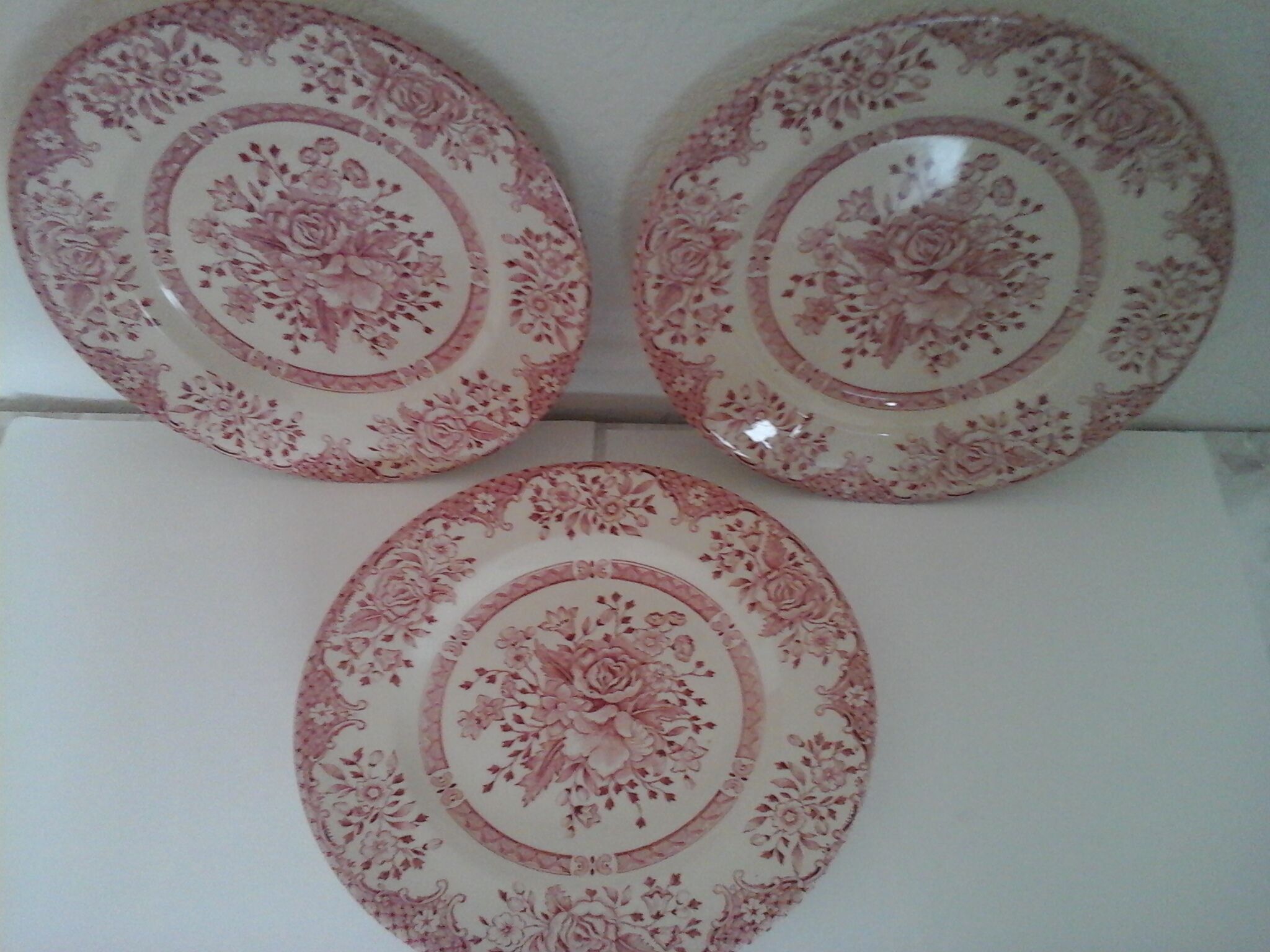 Lot of three english plates