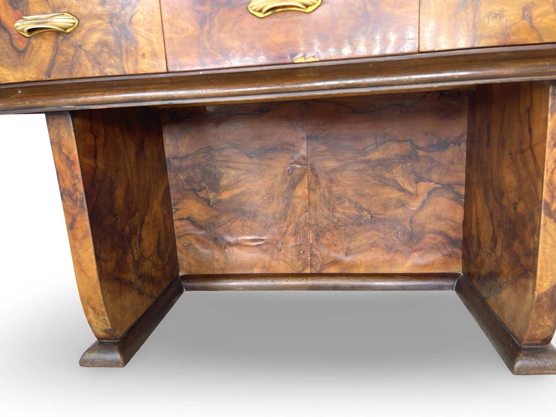 Italian burl walnut art deco console table, 1930s.