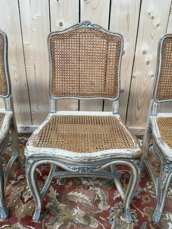 Suite de 4 chaises cannées de style Louis XV rechampi