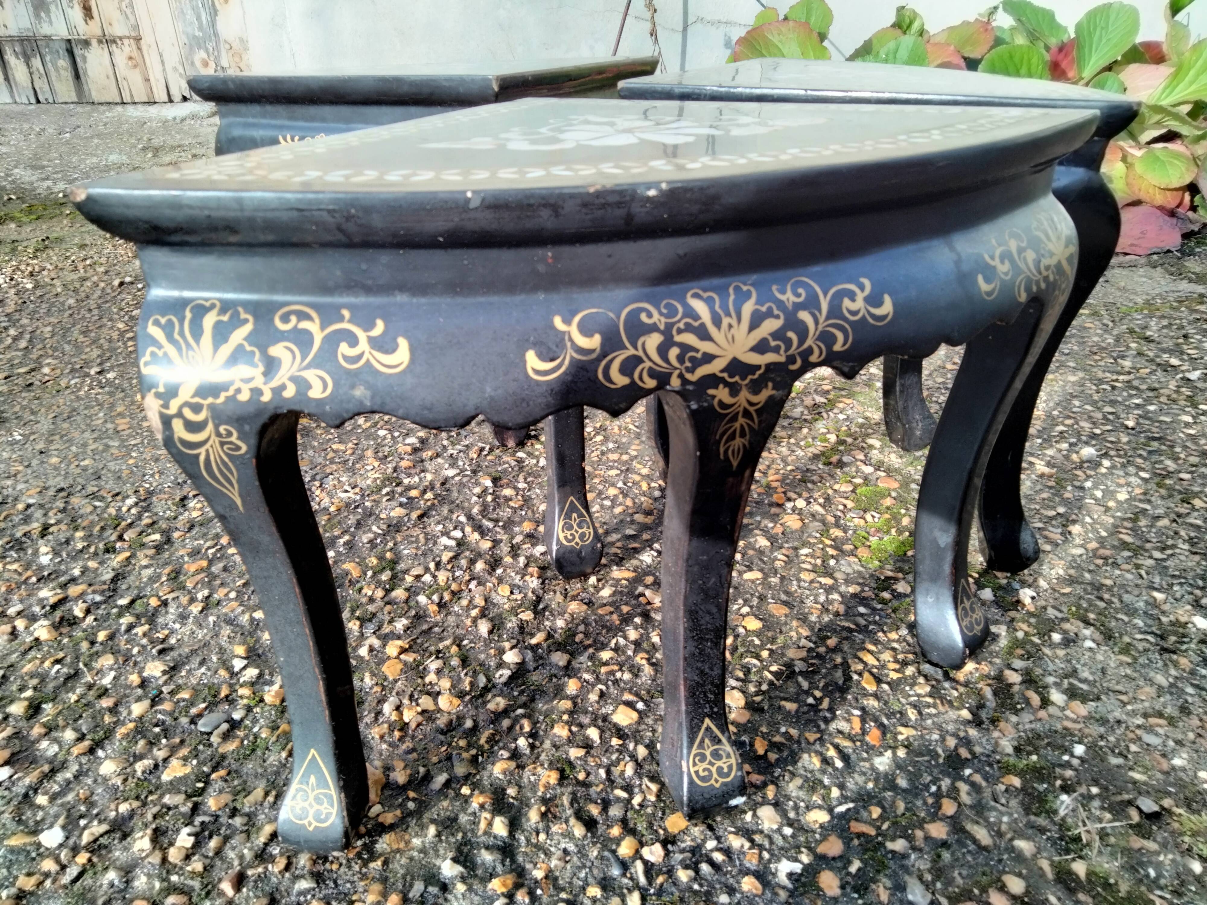 Coffee table Asian décor inlaid with vintage antique mother-of-pearl