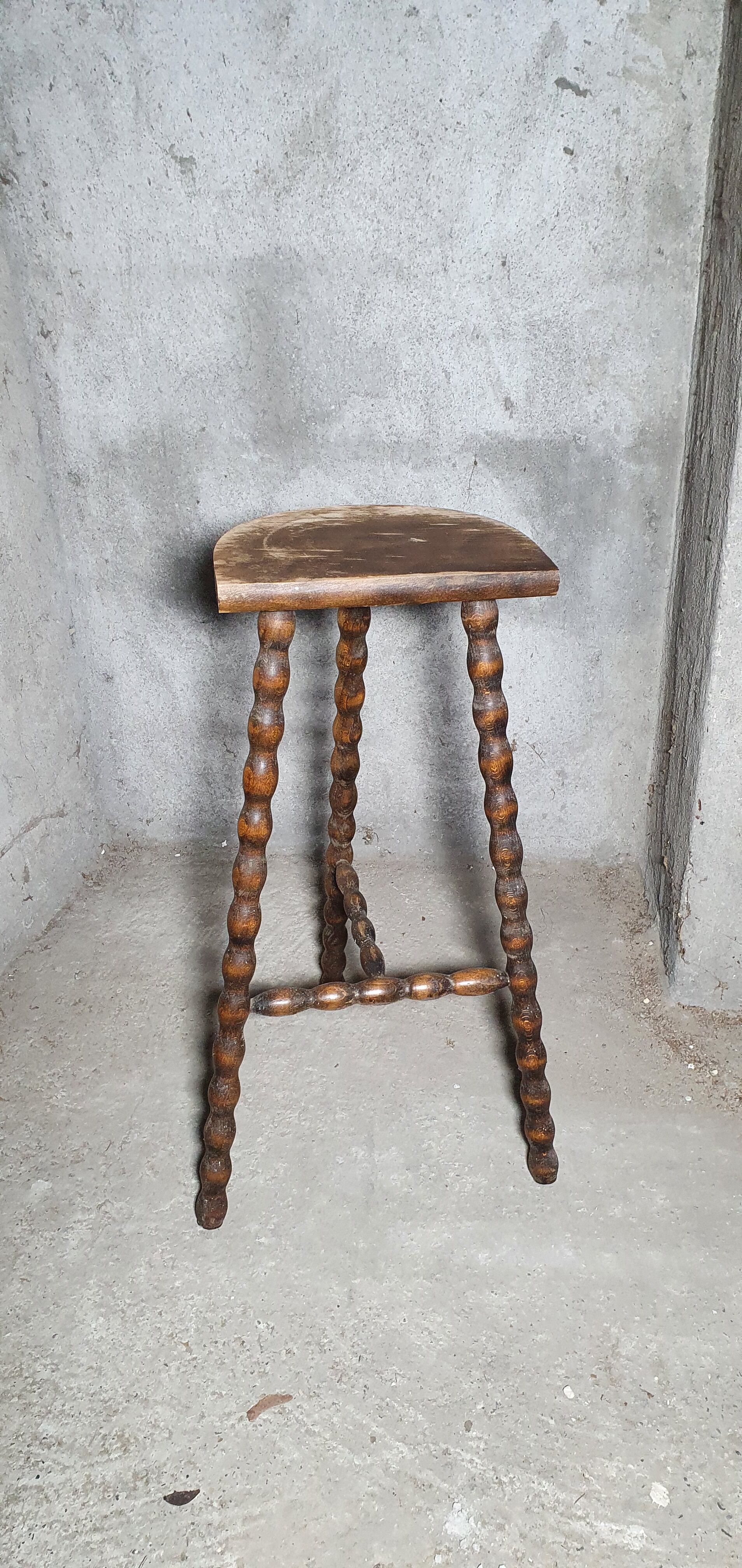 Bar stool