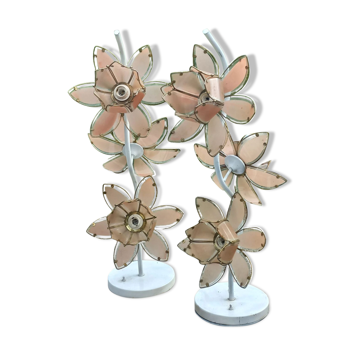 Paire de lampadaires des années 70 en métal laqué  fleurs en verre et métal doré