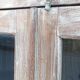 Armoire vitrée en bois ancien blanchi