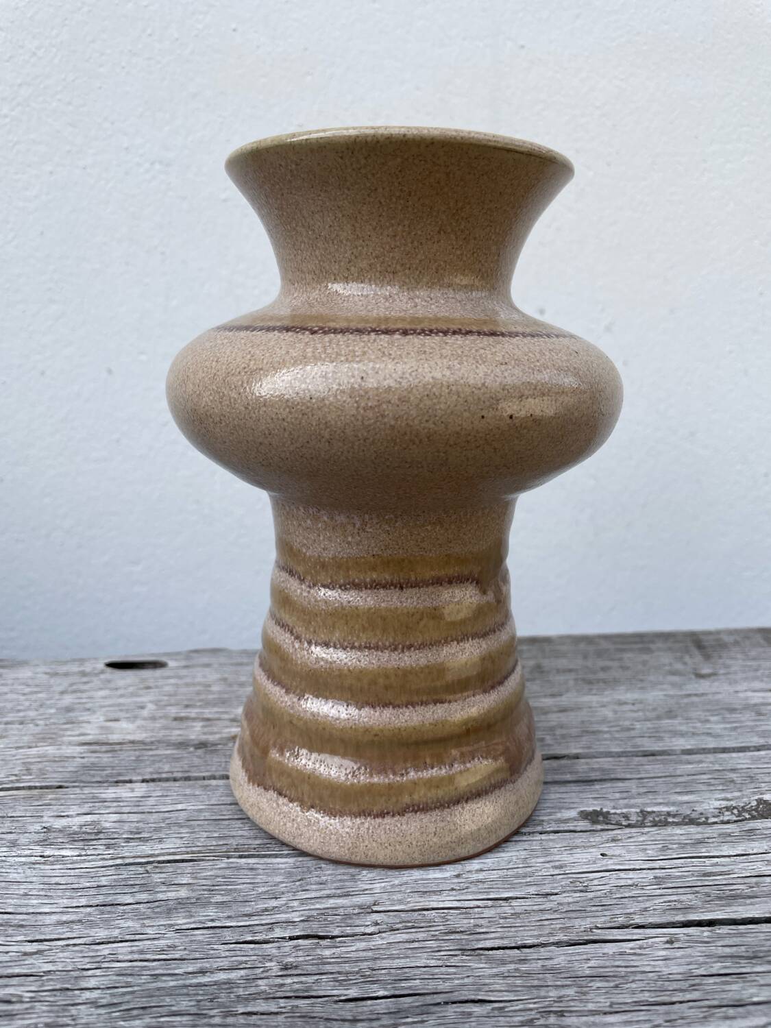 Vase en grès beige 1970