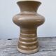 Vase en grès beige 1970