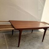 Table with Scandinavian-style extension spieces