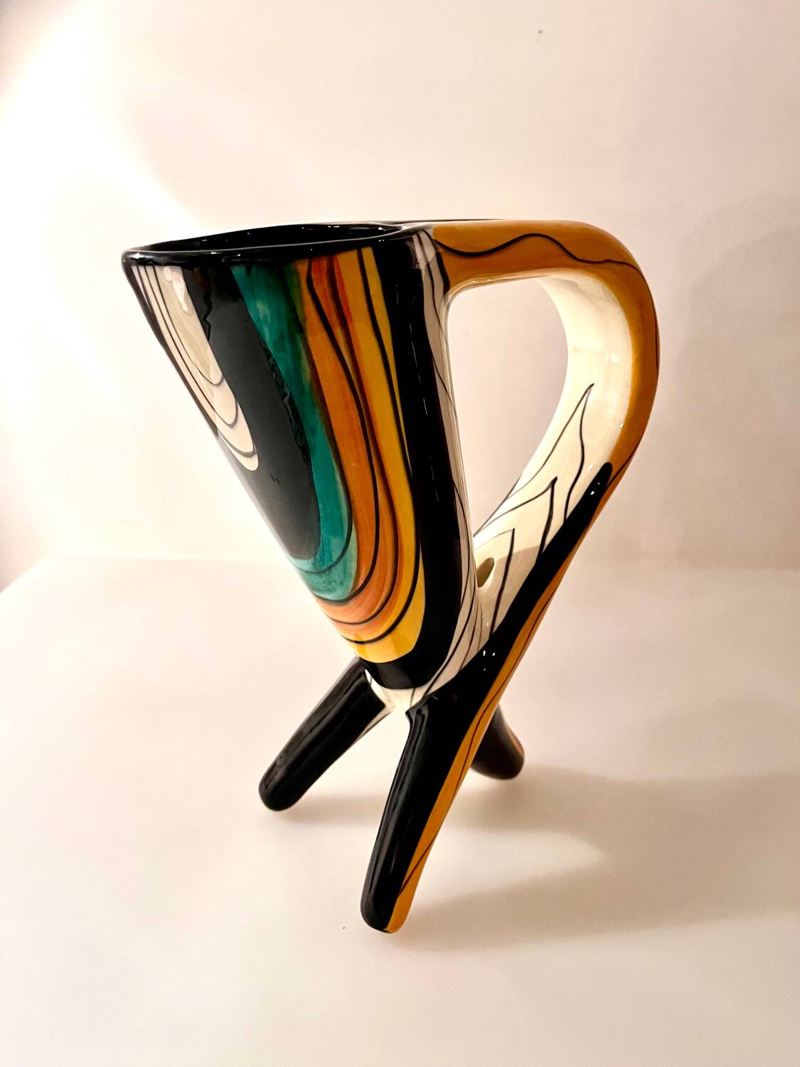 vase tripode vintage signé Vallauris