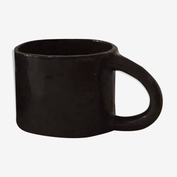 Petite tasse en grès noir