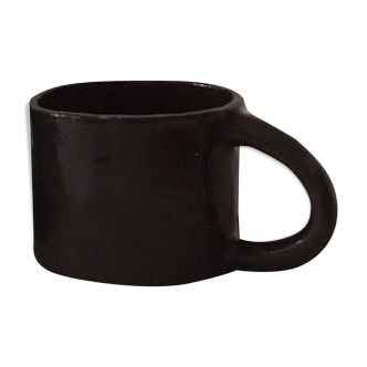 Petite tasse en grès noir