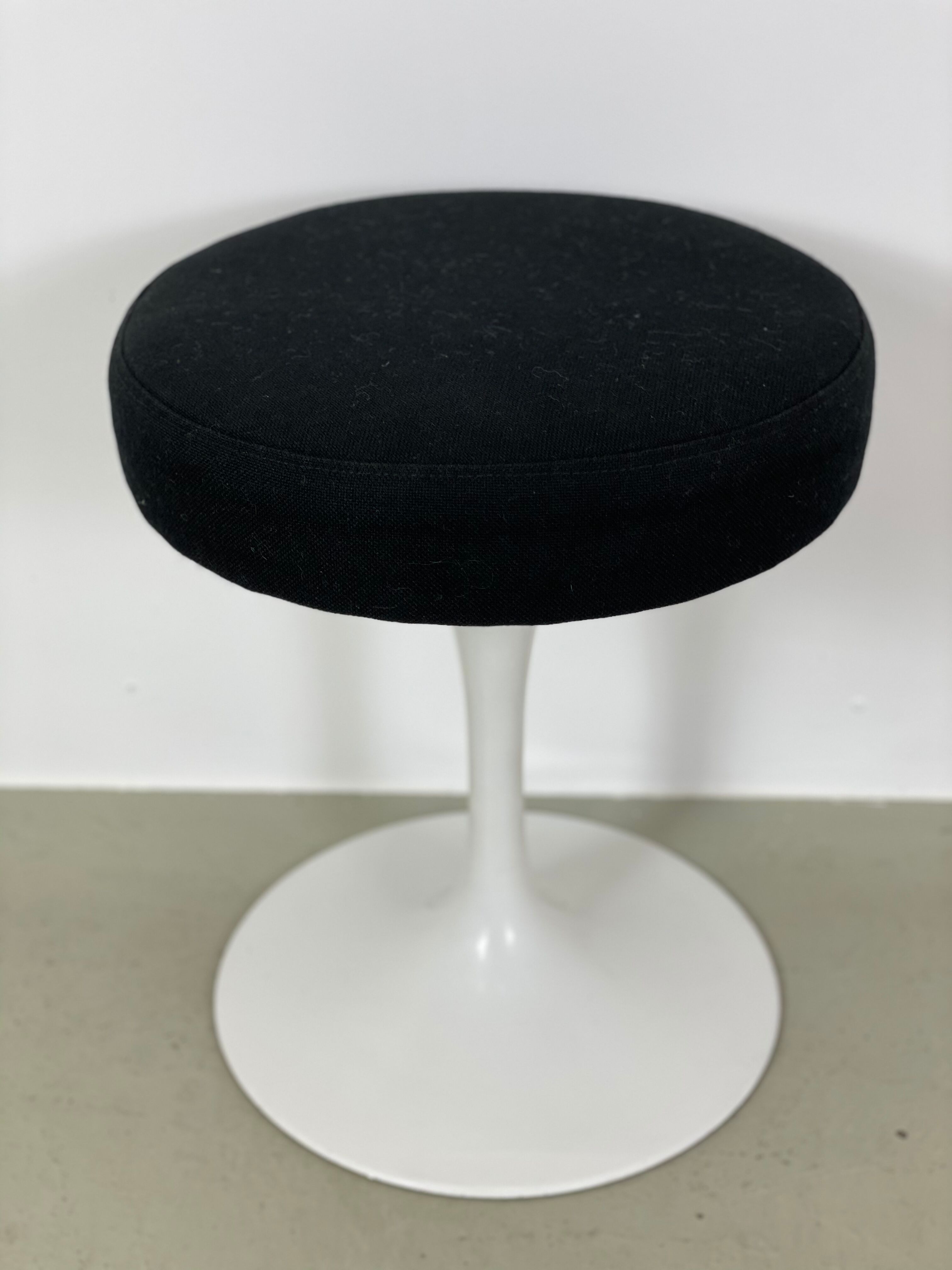 Eero Saarinen Tulip stool for Knoll International, 1960s