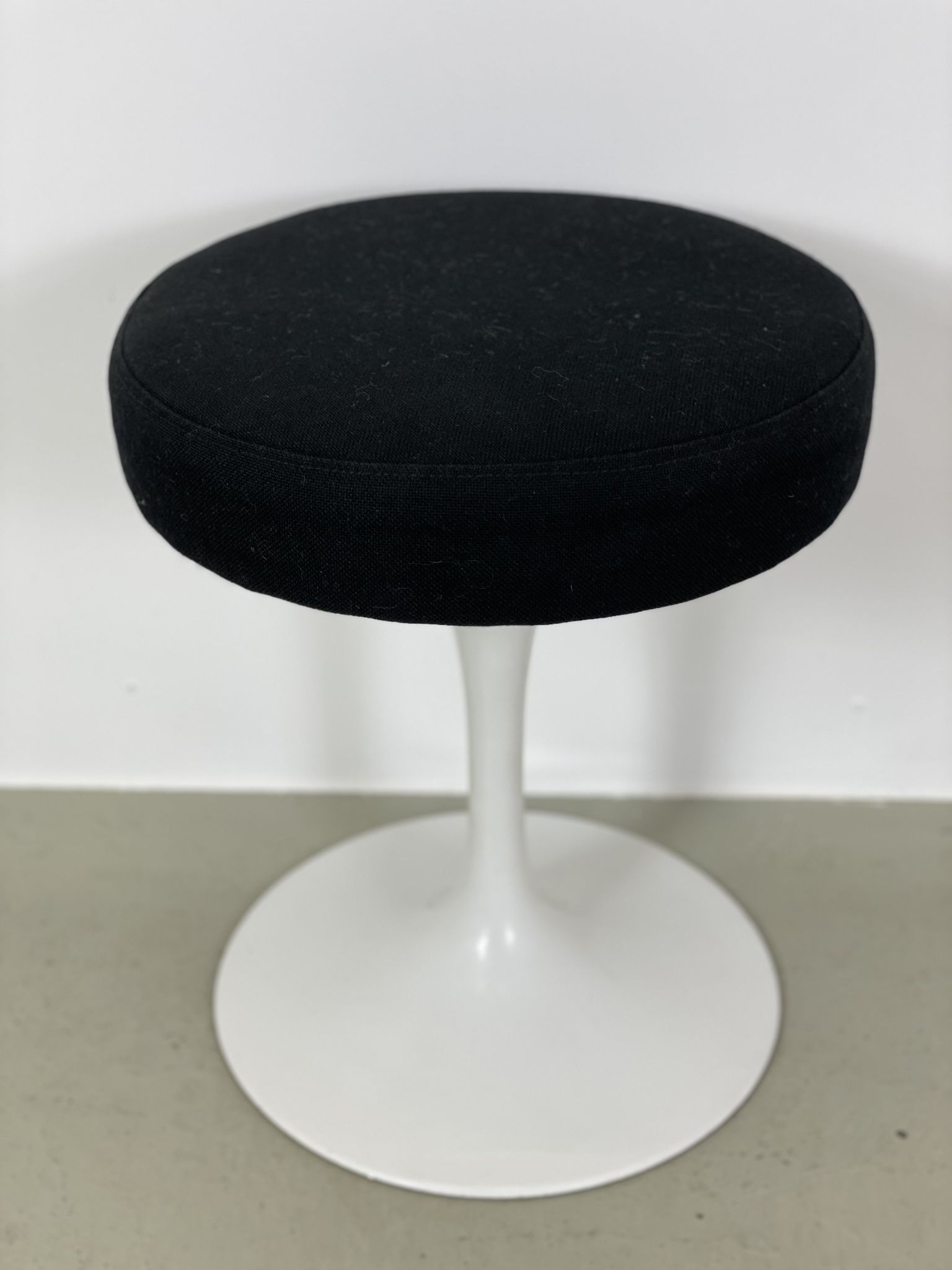 Eero Saarinen Tulip stool for Knoll International, 1960s