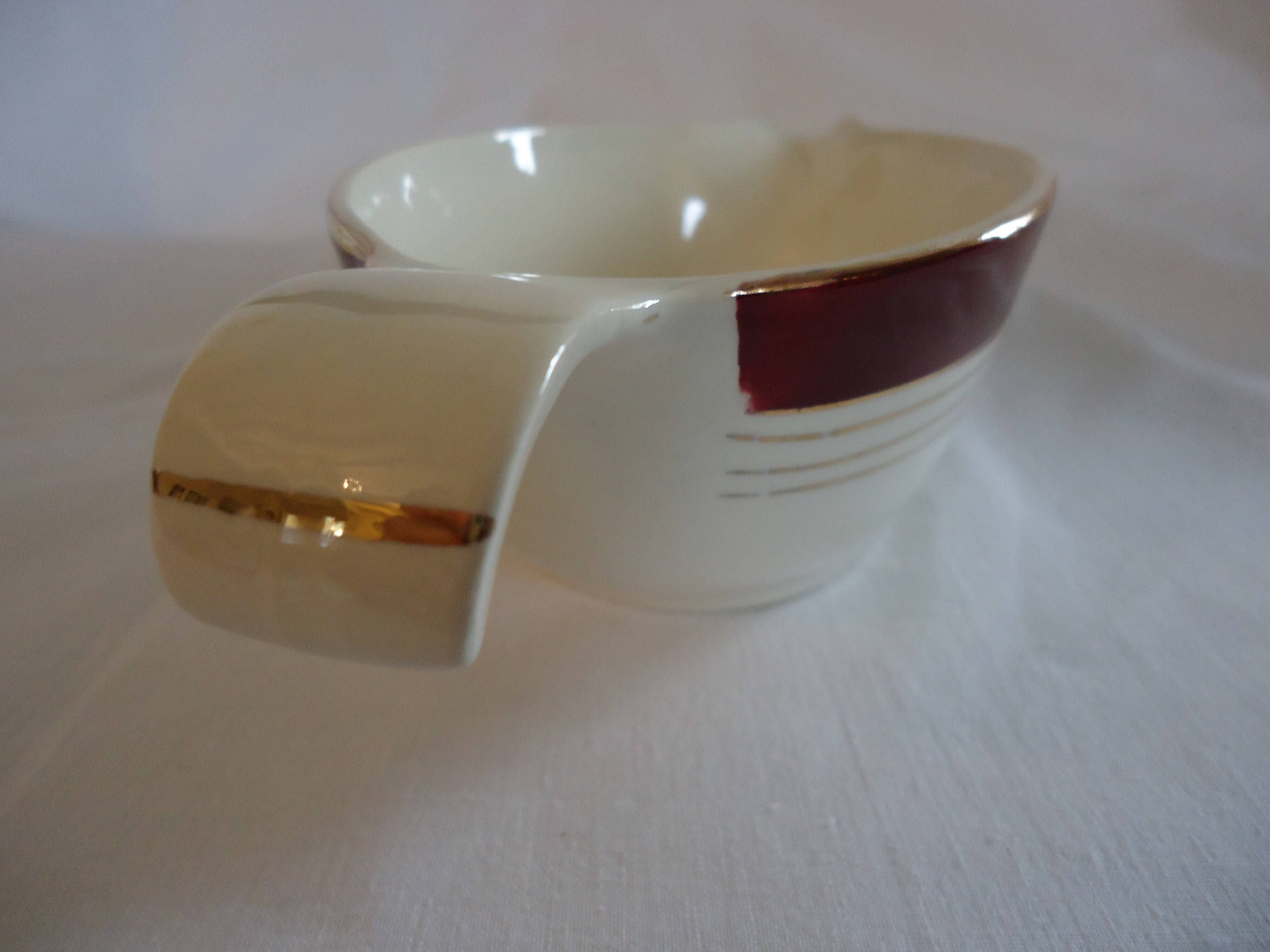 Opaque porcelain gravy boat, digoin sarreguemines, pasteur model
