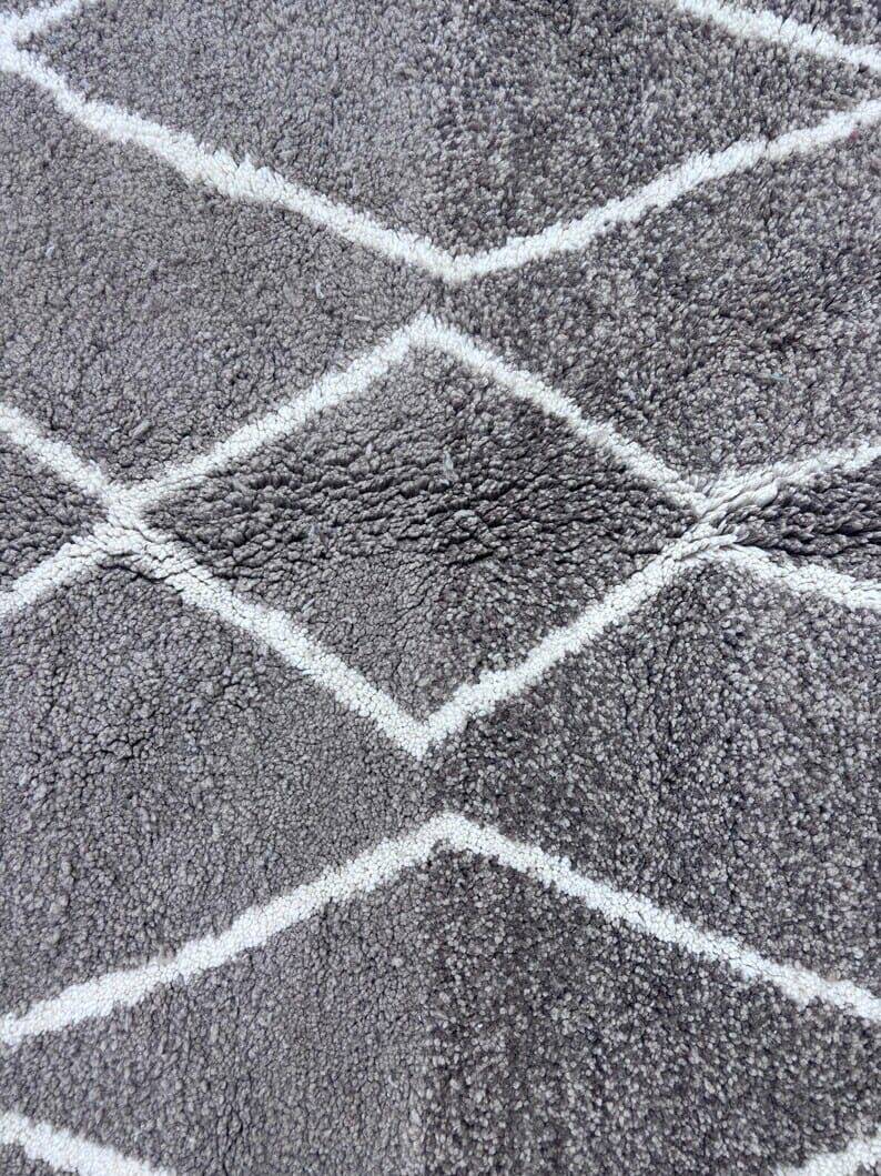 Beni Ouraine handwoven rug, size 100 x 200 cm