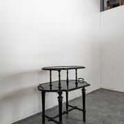 Table à thé en bois noirci époque Napoléon III
