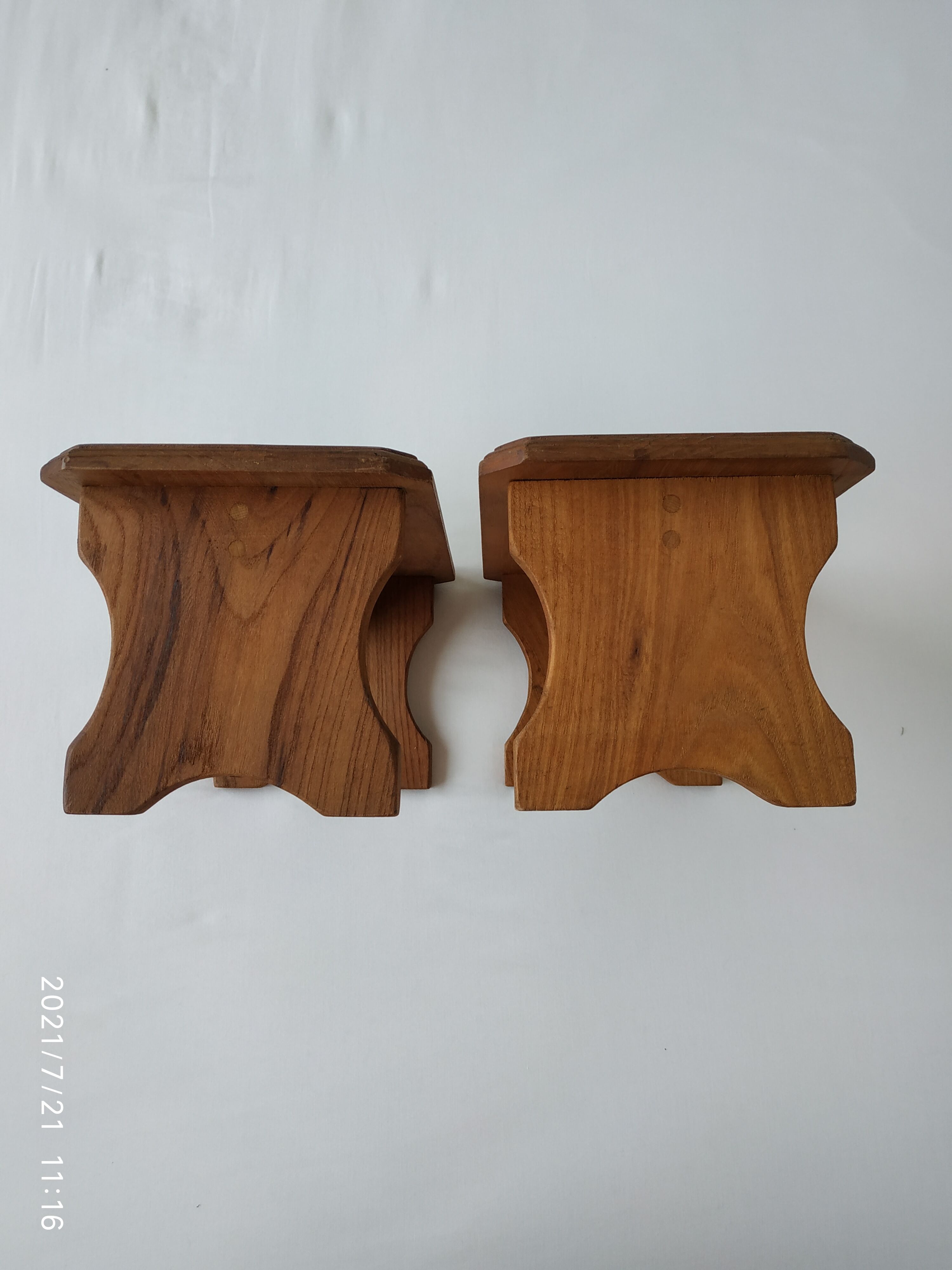 Duo wooden stools