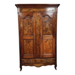 Grande armoire ancienne