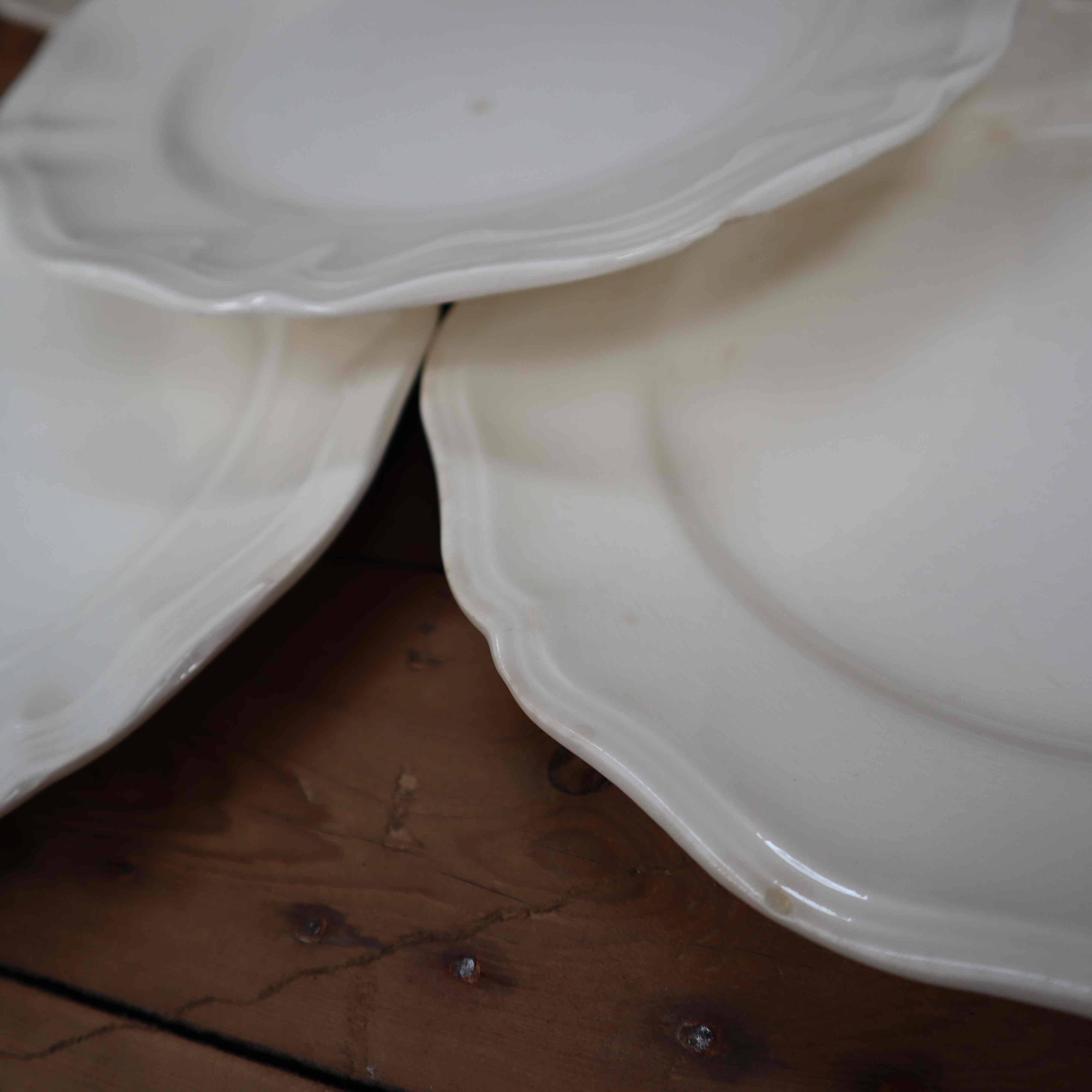 Set of 5 Sarreguemines flat plates in cream color