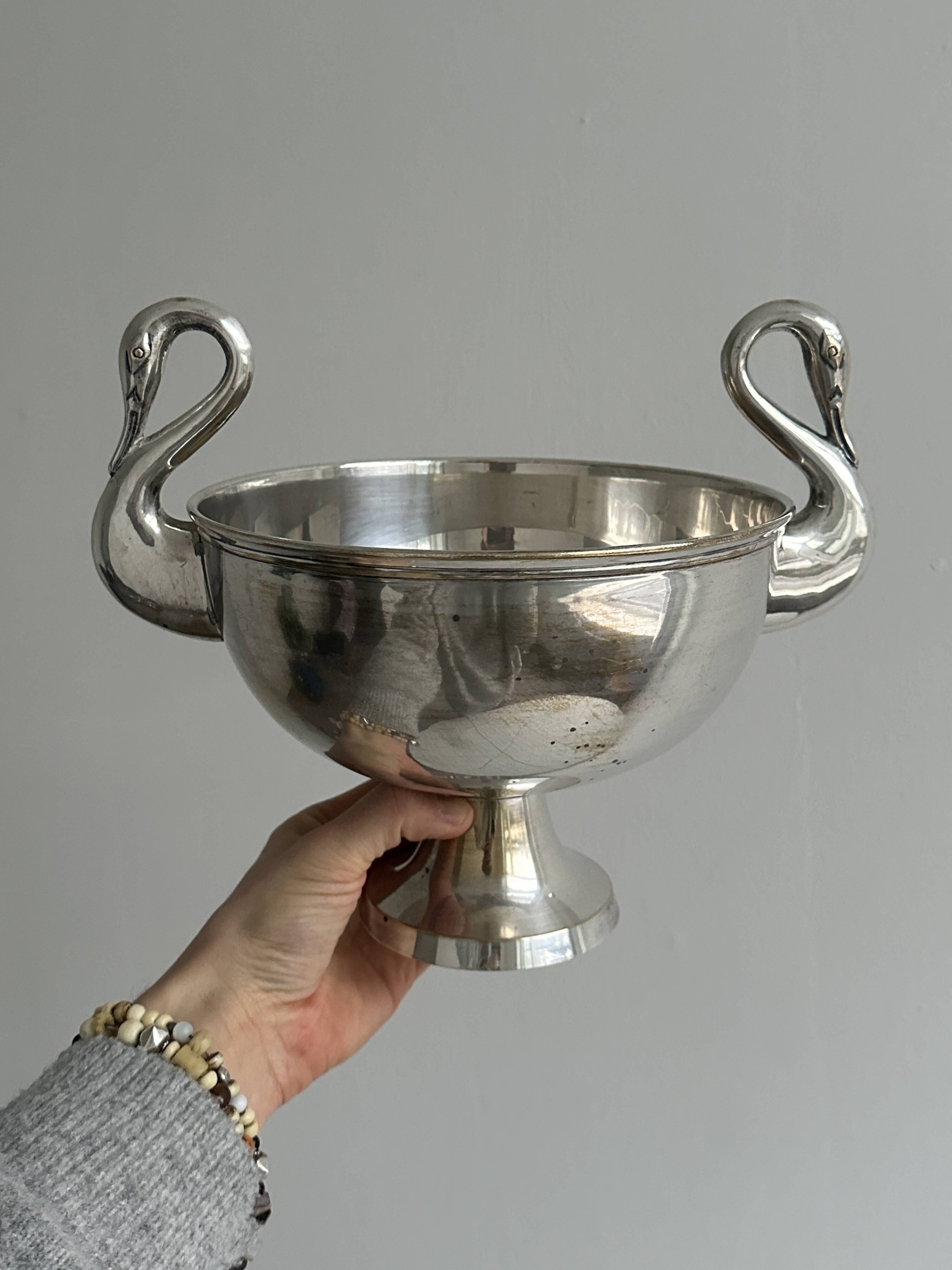 metal swan handle cup