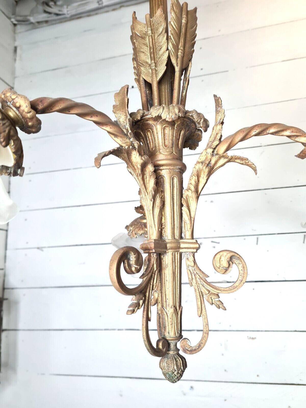 Bronze chandelier with 3 tulips in the shape of roses