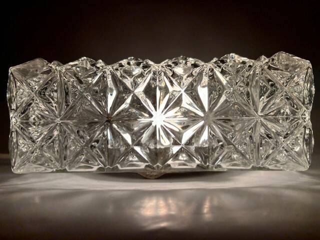Square porthole ceiling light in chiseled glass from the 60s-70s