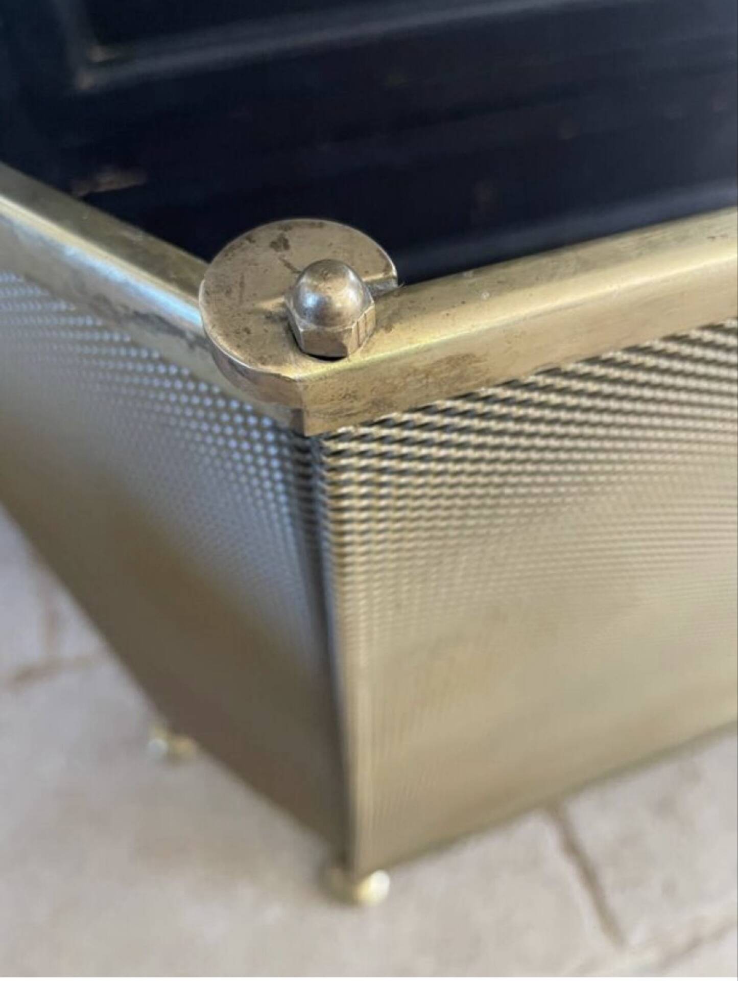 Vintage English fire screen in brass and gilded metal.