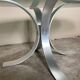 Table basse années 70 pied tulipe aluminium et verre fumé