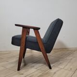 Paire de fauteuils 366 conçus dans les années 1960 par Jozef Chierowski