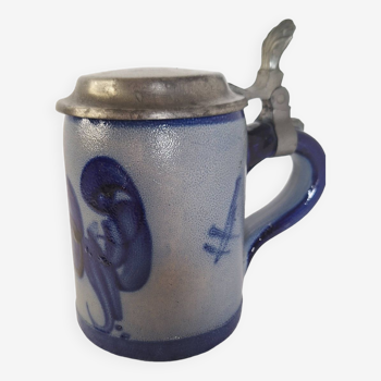 Beer mug with pure pewter lid