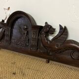 Fronton d’armoire en bois