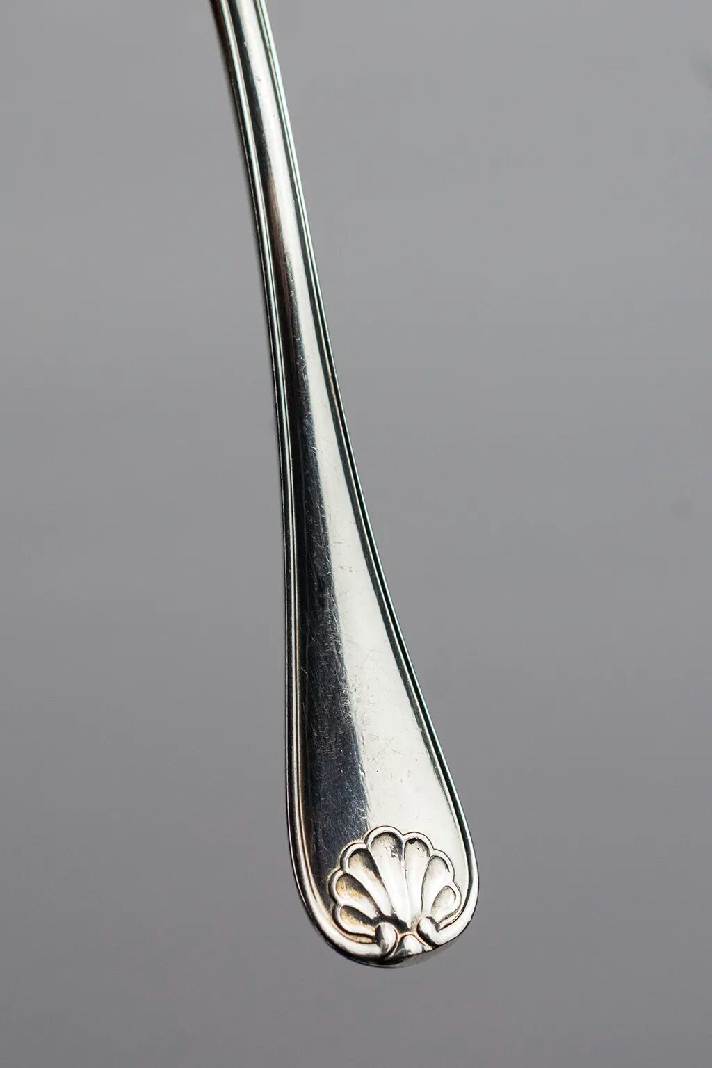 Art Deco silver-plated cake service, shell model, circa 1930.