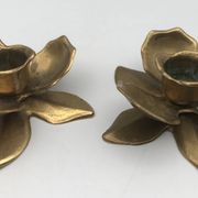 Pair of brass candle holders, duo of flowers vintage, 1970s