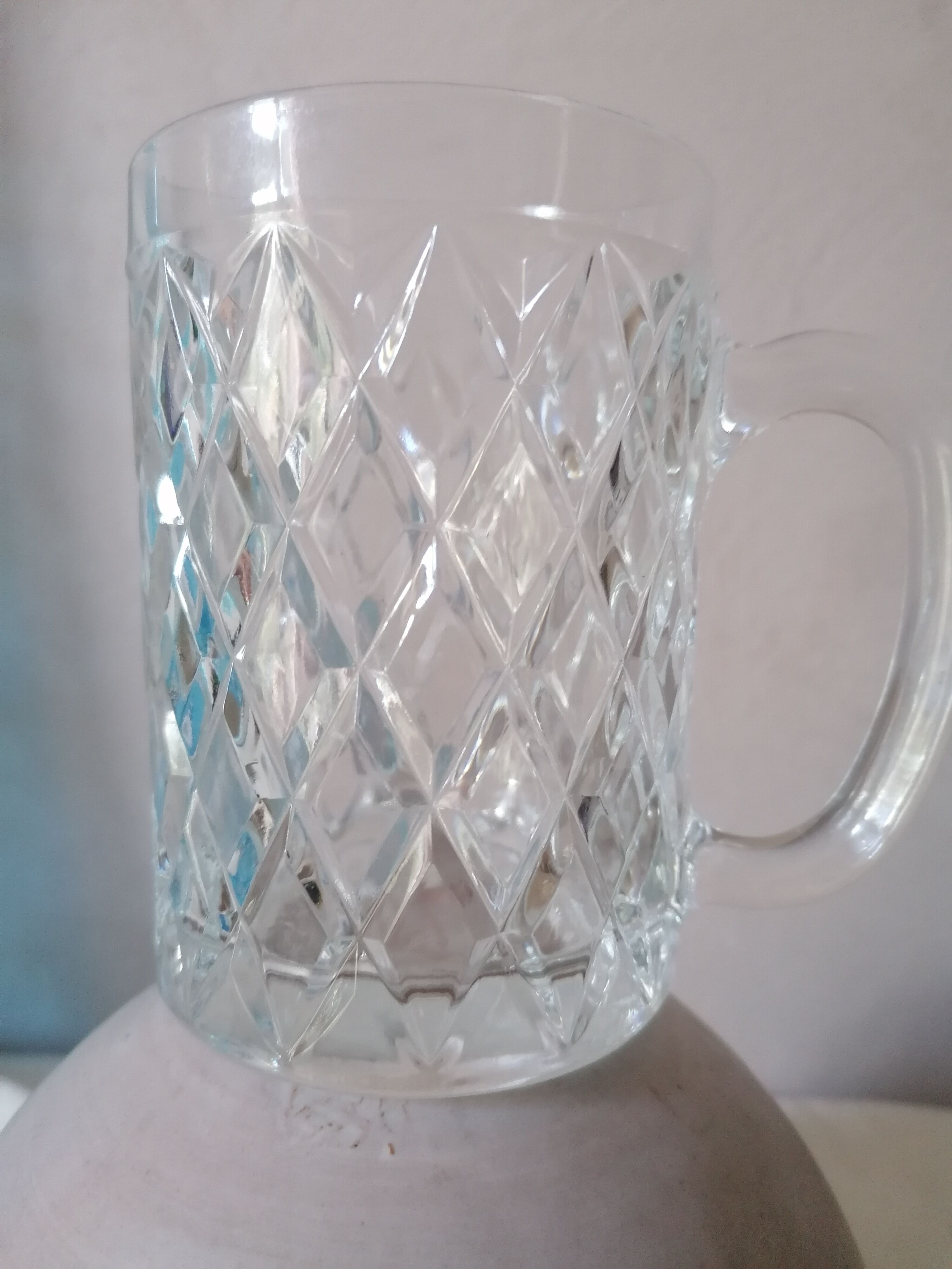 3 diamond-patterned glass mugs