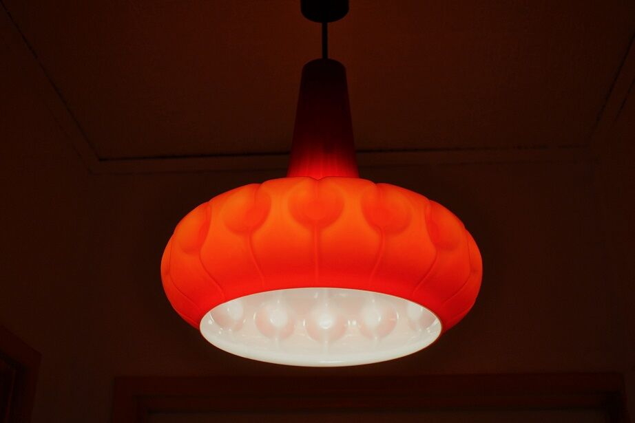 Suspension Putzler en opaline rouge vintage 1970s