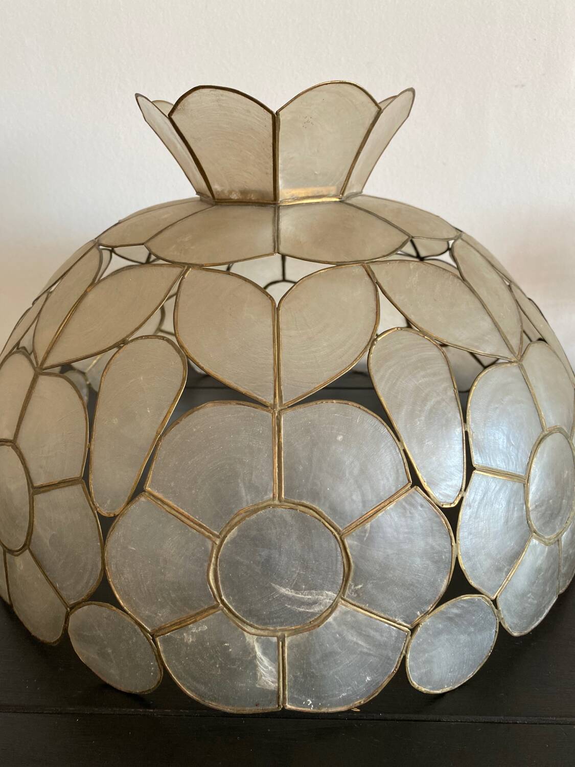 Tiffany style mother-of-pearl pendant light