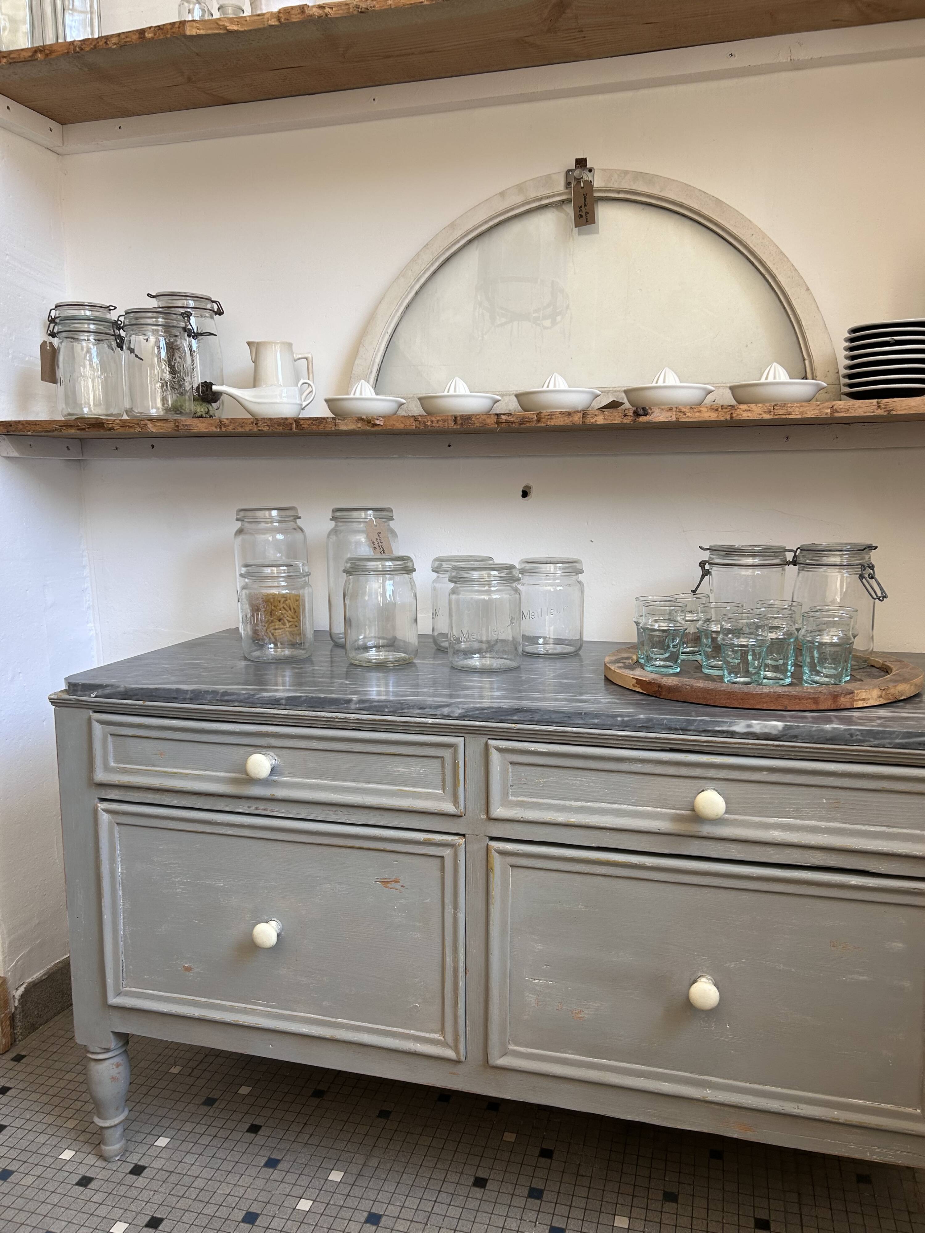 Bakery/pastry shop furniture