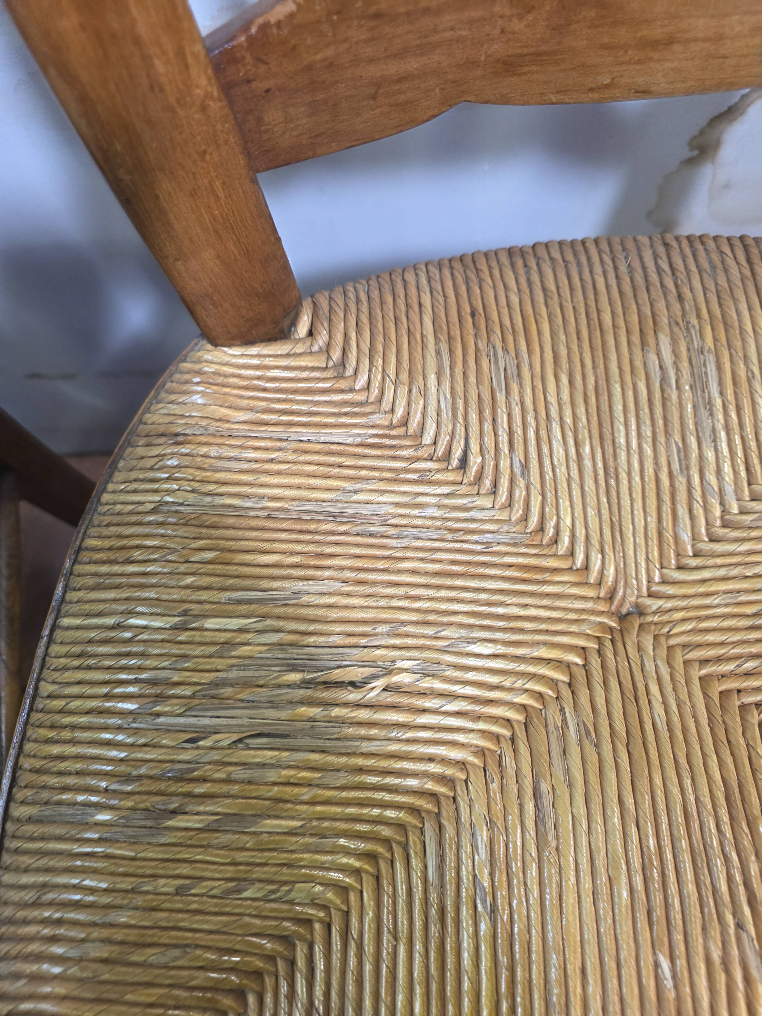 4 rustic farmhouse chairs made of wood and straw