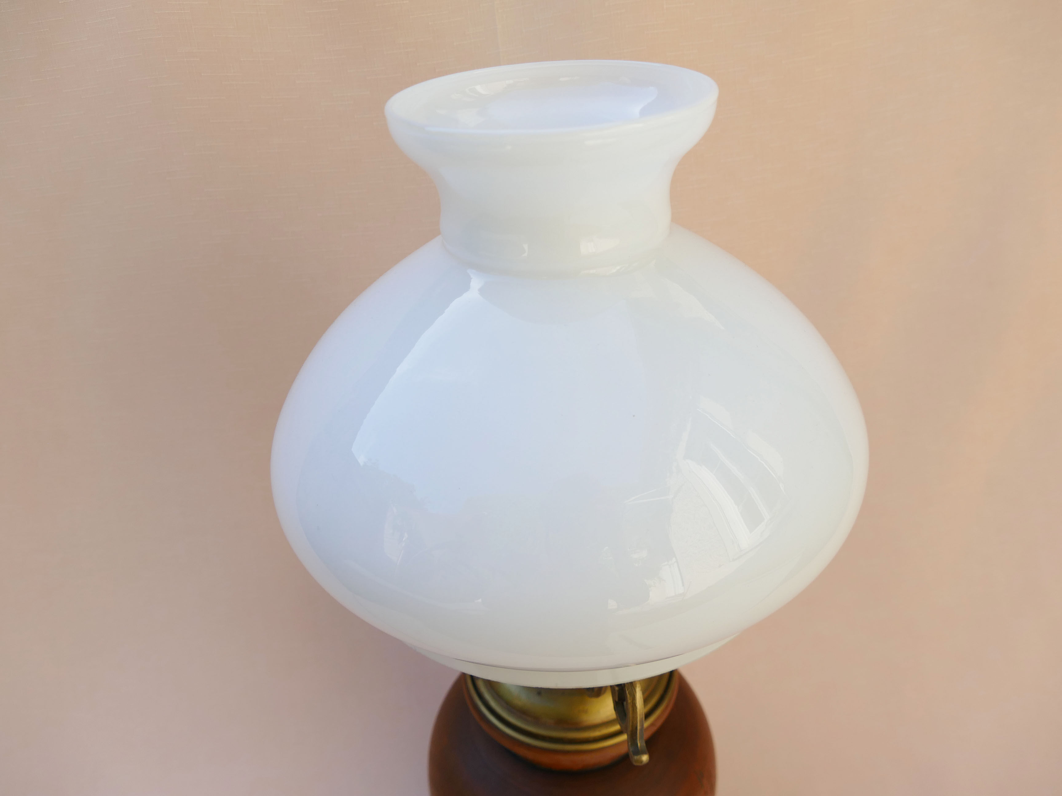Vintage table lamp made of wood, opaline and brushed brass