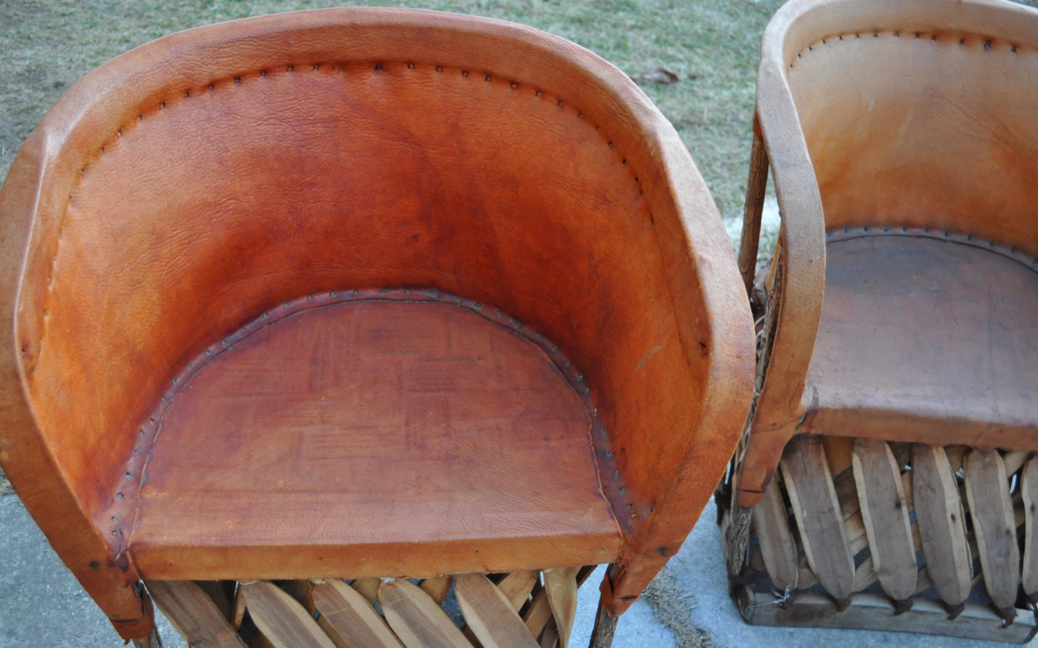 Paire de fauteuils "Mexican Equipale pigskin chair"