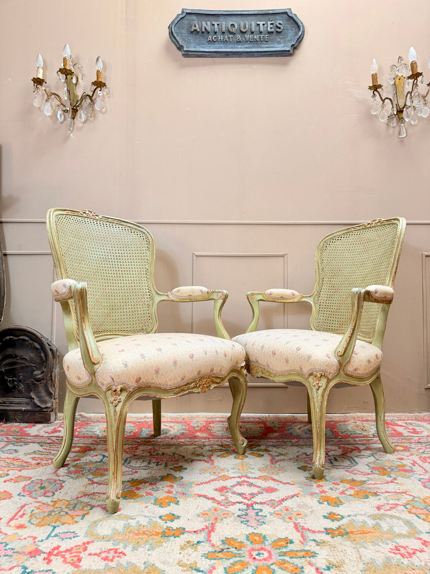 PAIRE DE FAUTEUILS EN BOIS LAQUÉ DE STYLE LOUIS XV XIX EME SIÈCLE  